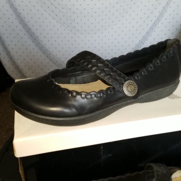 MIA Slip on black leather shoes size 6 - Picture 6 of 8